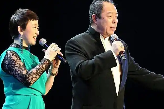 善恶终有报66岁坐上轮椅的张铁林已经活成了一个笑话