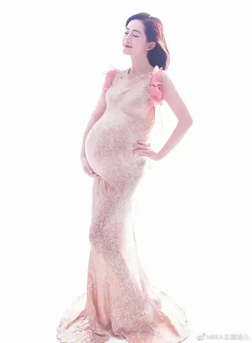 女星孕肚照:杨幂挺孕肚拍戏,霍思燕变化太大!baby谢娜大方秀恩爱