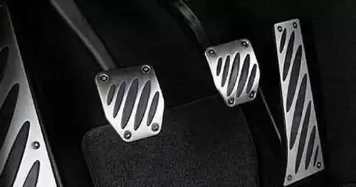 手动挡刹车技巧,手动挡汽车正确的减速与刹车方法