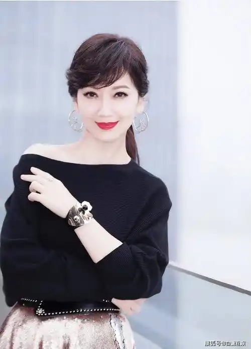 71岁的赵雅芝长得太年轻,引发了热议!_容颜_青春_外貌