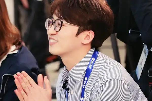 跑男收官,姚译添关注列表少了3人,感动的眼泪生生给憋回去