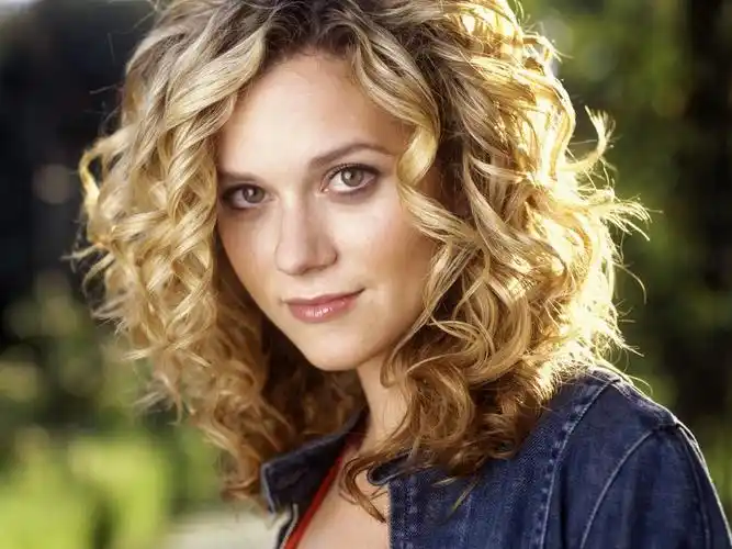 p>海莉伯顿(hilarie burton),女,1982年7月1日出生于 a target="