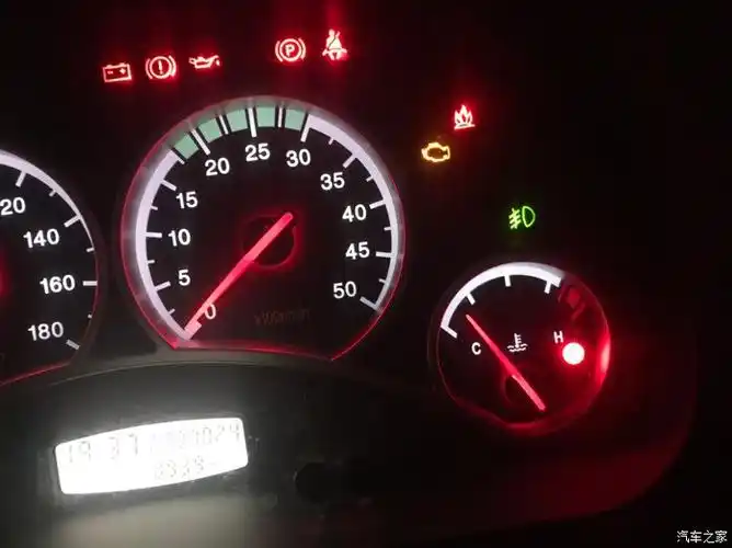 国四依维柯换完机油仪表盘上小火焰灯亮了预热灯不亮是什么