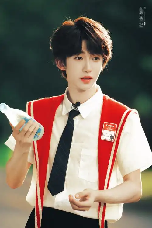 刘宇拿洗衣板跳洗衣舞##刘宇给粉丝发演员应援小卡