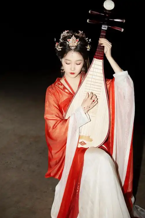 关晓彤红衣琵琶女造型##关晓彤王牌对王牌