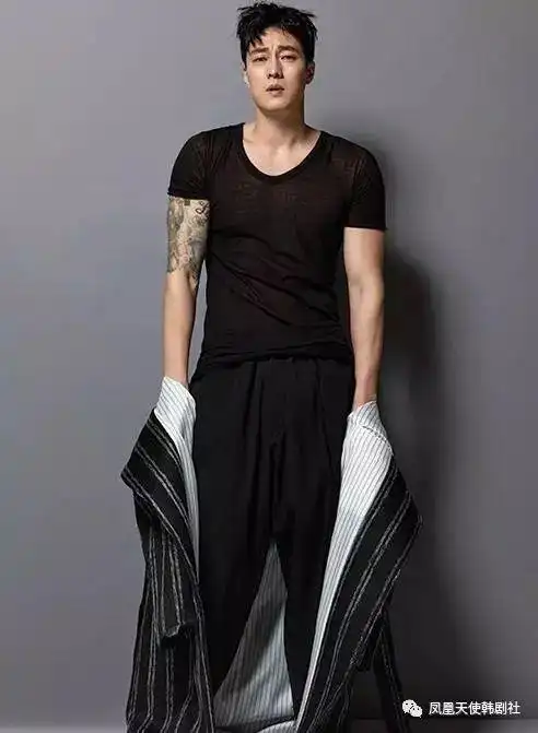 腿长手美身材棒韩国型男苏志燮软萌的魅力大叔