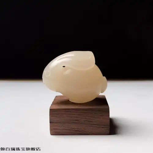 倾百瑞玉兔吊坠和田白玉青玉藕粉挂件生肖兔山料挂件高品质玉料定制