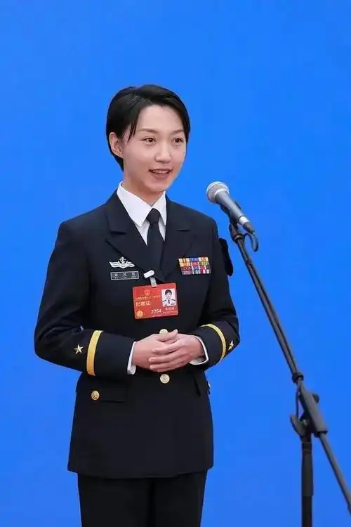 辽宁舰90后女少校回应走红,亲身经历中国航母多个"首次"