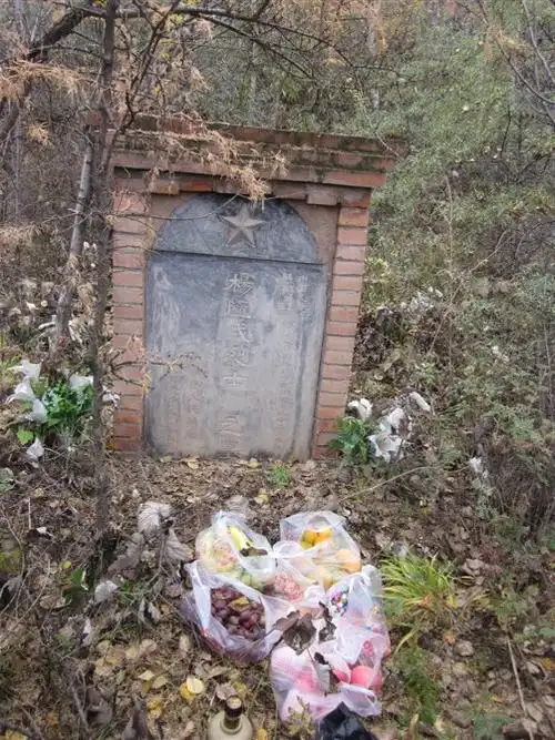 接受捐款人,曾经在敌人眼皮下潜伏了24小时的英雄张怀恩