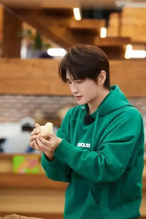 张远作为一位知名的歌手和演员,最近却发生了一件让人忍俊不禁的事情.