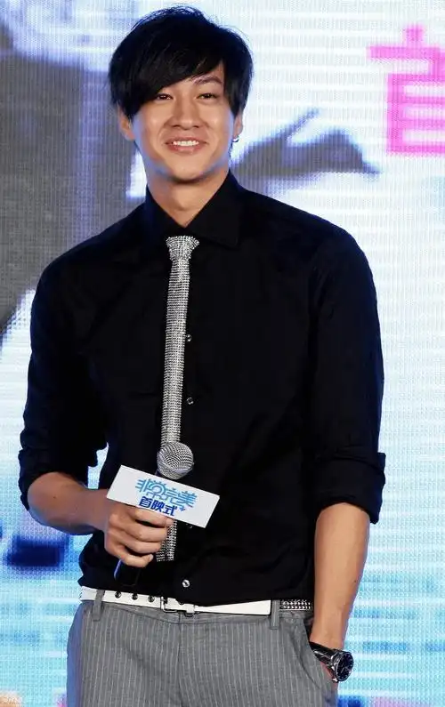 何润东遭遇车祸未受伤_事故_玛莎拉蒂_观众