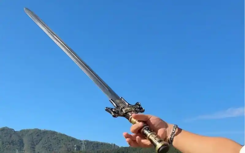 【秦时明月】盖聂的佩剑"渊虹剑"高韧性又帅气,你不心动?