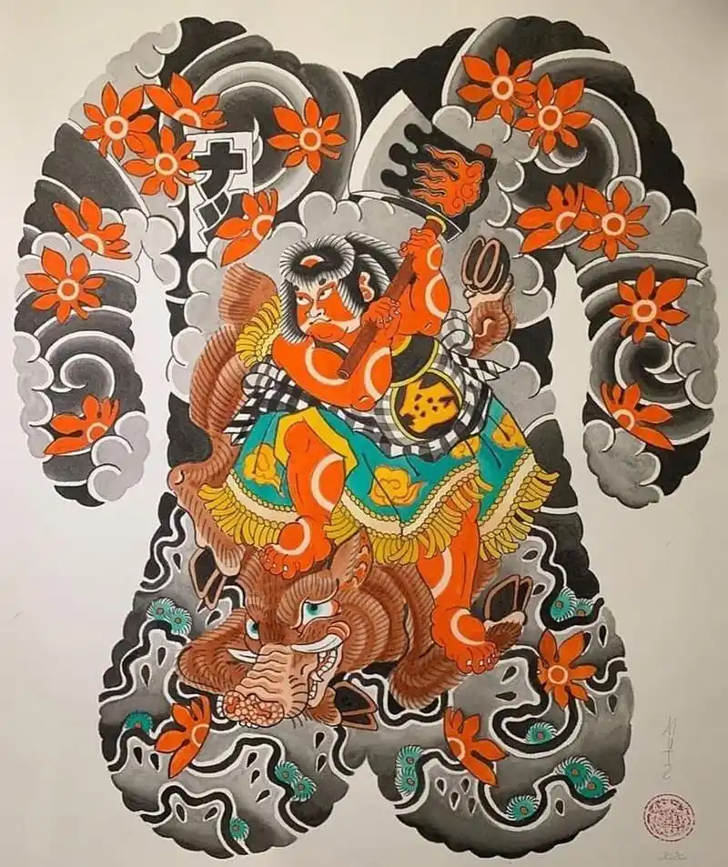 满背纹身需要分几次才能完成整个作品,所以纹身前准备好