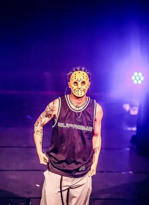 玩沙雕人设的法老最近被骂惨了能帮他力挽狂澜的只有一个人