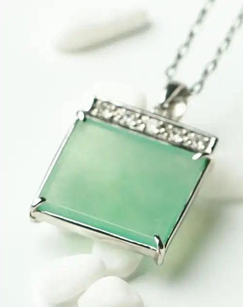 jadelink 天然翡翠18k金镶嵌方形吊坠