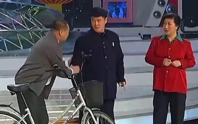 用改编的卖拐台词告诉你为什么现在的小品不好笑了