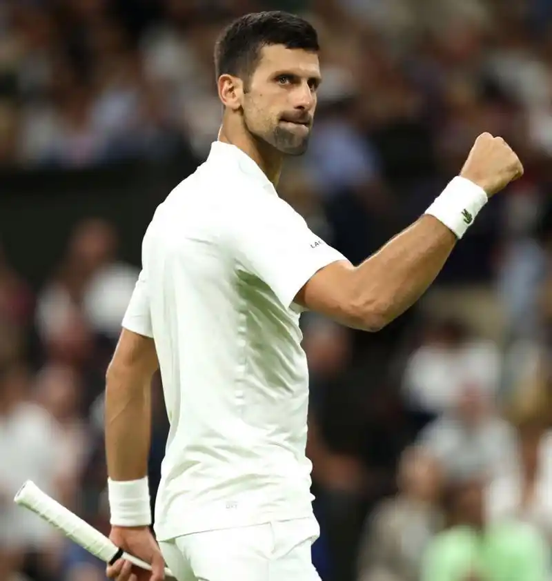 温网男单第四轮,诺瓦克·德约科维奇 (novak djokovic) 拿下第二盘