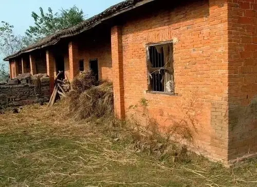 时间飞逝40年,我重新站在随县淅河公社十岗三大队知青点的老房子前