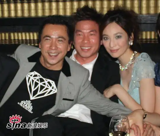 图文吴佩慈与男友两人与华谊高层王中磊