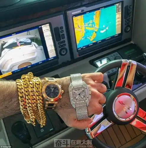 国外富二代高调炫富 坐私人飞机享奢华复活节假期