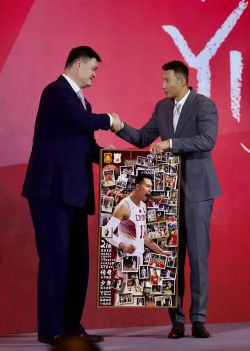 姚明谈易建联初印象中国男篮4大移动长城合影易建联正式退役