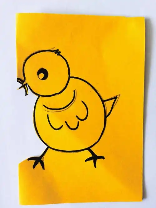 《小鸡》 写美篇         同学们,今天咱们继续学习对折剪纸,对折剪纸