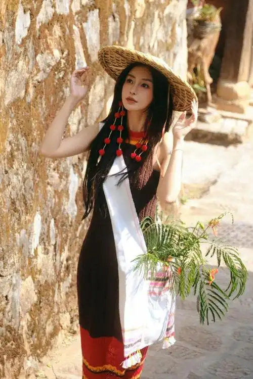 baby晒照仙气十足,笑容明媚宛如少女,身穿民族服饰尽显时尚魅力|杨颖