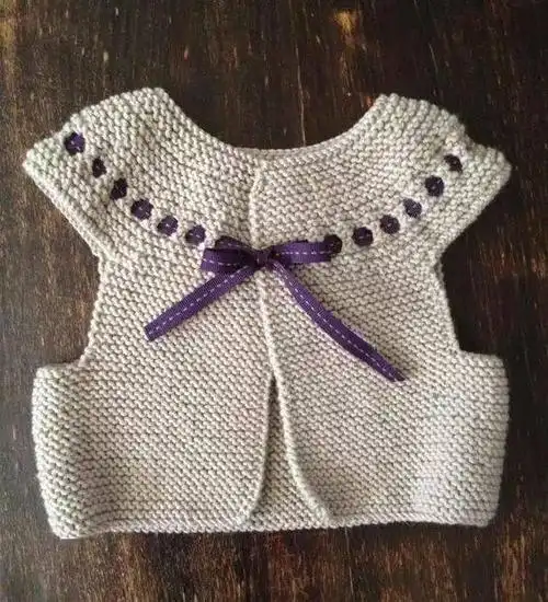 给宝宝织了一件漂亮的毛线小背心附教程