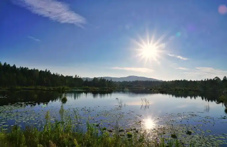 初秋时节天高云淡