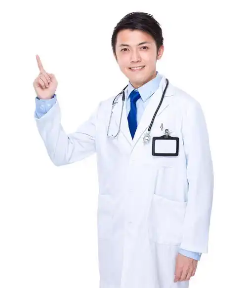 白底男医生形象照
