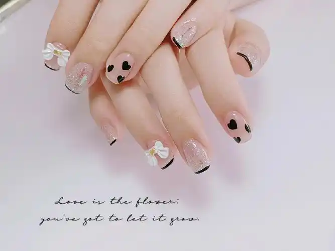 清新黑色简约款美甲