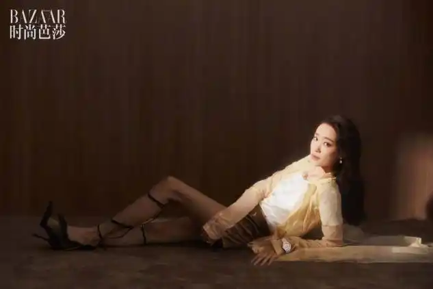 原创张小斐突破尺度秀性感湿发大背头大变样拇指外翻看着好别扭