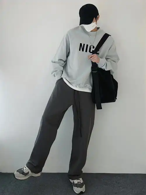 我当时就很诧异!因为灰色的裤子无论是