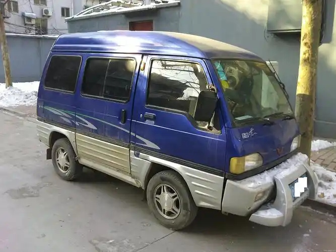转让04年蓝色五菱龙面包车一辆