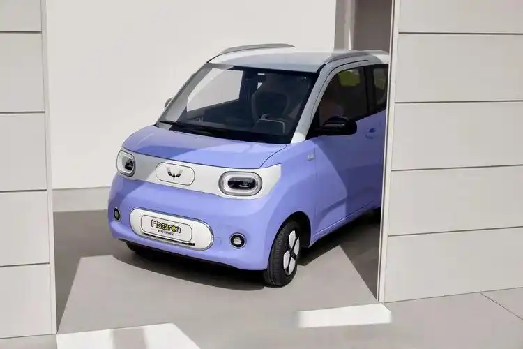 2023年11月14日,五菱宏光miniev第三代马卡龙开心上市,官方指导价4.