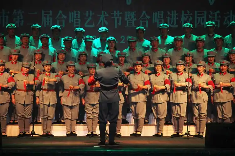 七曲《到吴起镇》