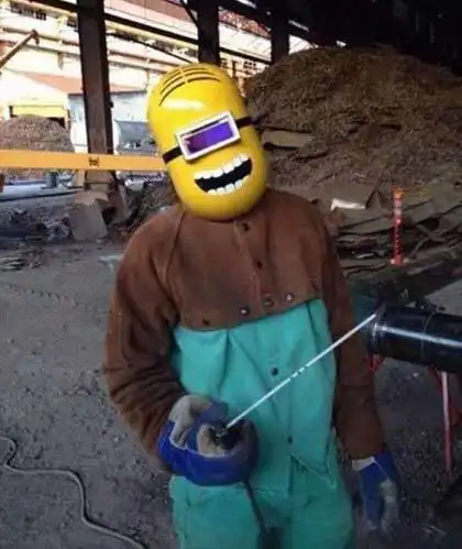 电工这身装备萌萌哒