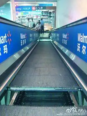 沃尔玛超市电梯突然断裂 老太坠落被铰身亡(图)