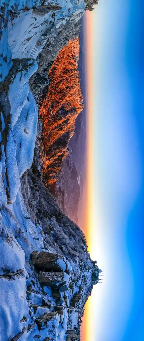 (建议横屏观看↓)唯美的日出晚霞,绝妙的雾凇美景,仿佛玉树琼枝的冰雪