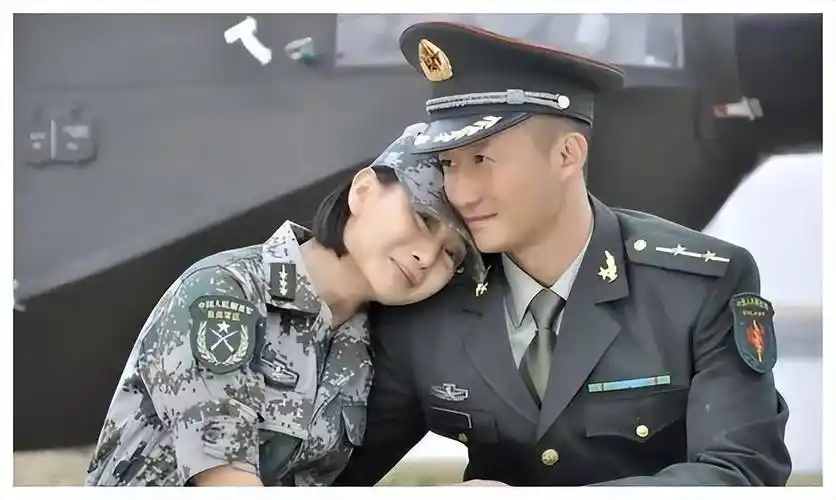 侯梦莎:因军旅剧走红,搭档吴京爆火,嫁演员丈夫毛毅幸福美满