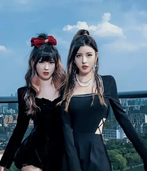 by2孙雨孙涵晒下午茶,答应粉丝要多吃碳水,妹妹比姐姐粉丝多_孙雨一