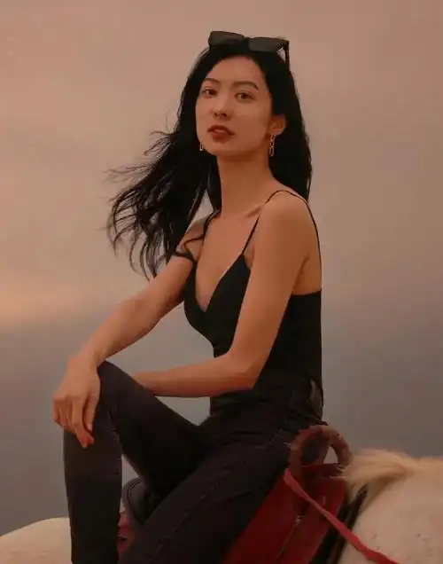 童苡萱高清魅力写真婀娜动人