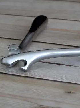 手握创意加厚锌合金启瓶器啤酒起子