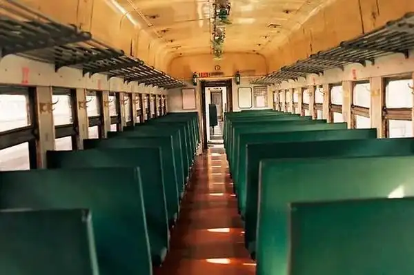 逝去的时光:90年代绿皮火车上的回忆