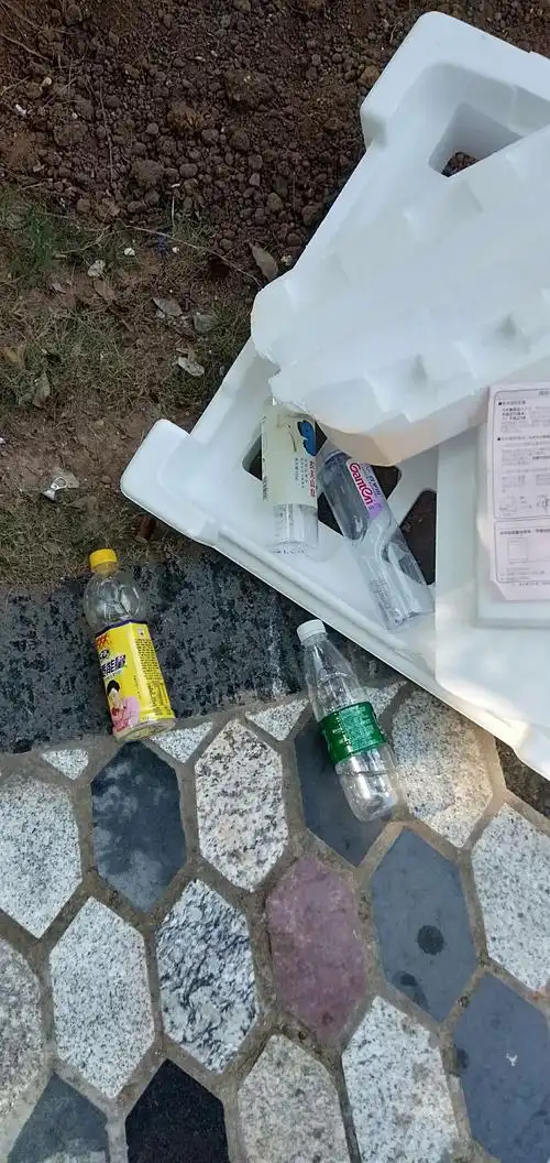 我们捡了塑料瓶