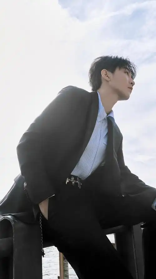 王俊凯 巴黎时装周