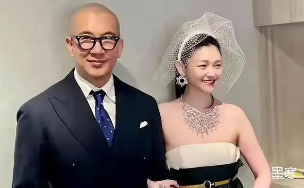 一堆问题之后,光头只表达了自己会守在老婆身边,一直支持着她,其余的