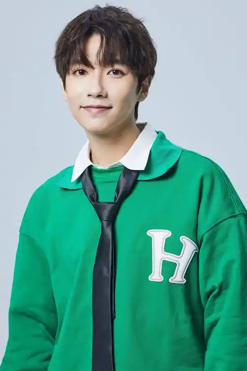 贾征宇反差风格写真大片 演绎多变魅力