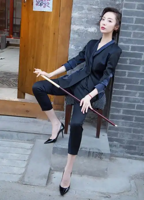 p>陶珞依 i>(原名苗洛依) /i>,3月11日出生于安徽省 a target="