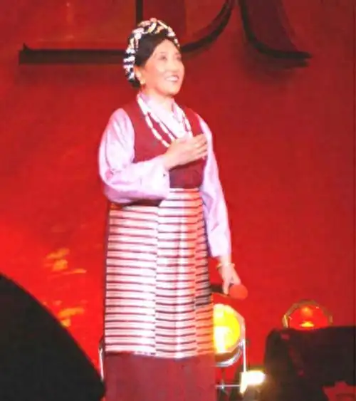 歌唱家雍西:韩红是她女儿,早年丧夫再婚,现在最担心女儿的婚事